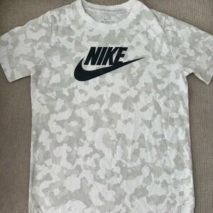 Nike boys tee